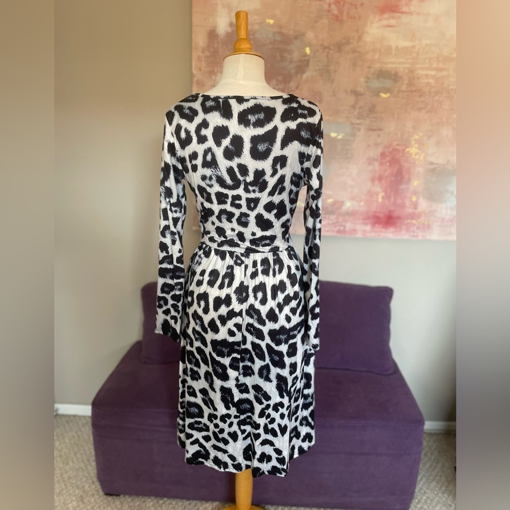 Ouges Blue and Light Blue Printed Long Sleeve Wrap Dress with pockets NWT Size M - Picture 8 of 10
